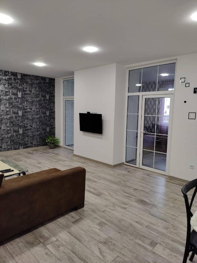 Modern Apartment In The Center With The View Of The Majestic Ararat Ereván Exterior foto