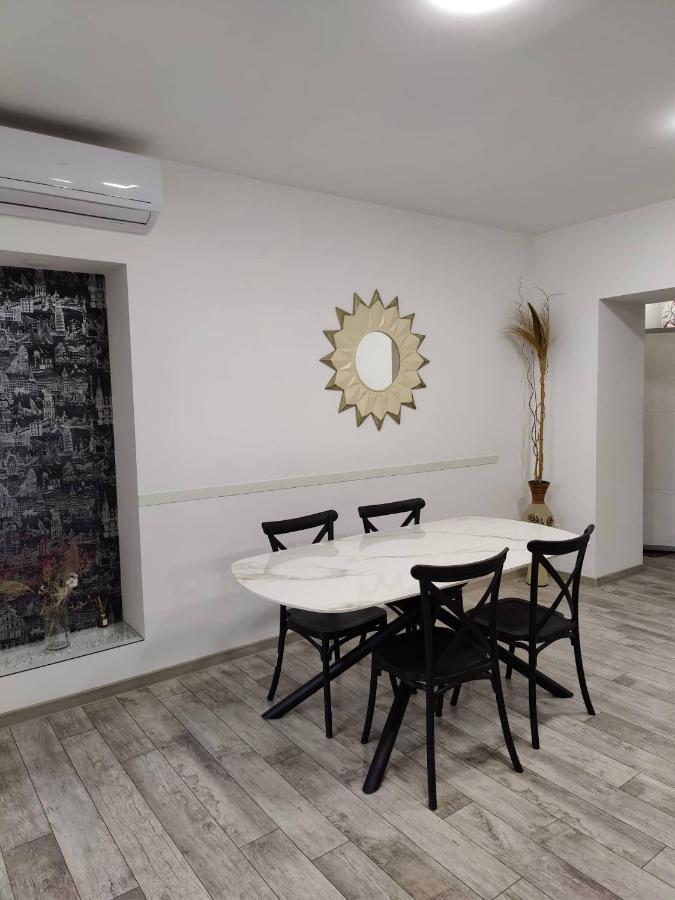 Modern Apartment In The Center With The View Of The Majestic Ararat Ereván Exterior foto